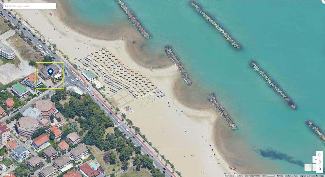 Апартаменты Sunrise Beach House - Sea View Монтесильвано Экстерьер фото